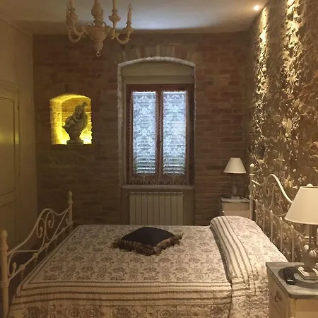 Отель A Spasso Nel Tempo Сан-Джиминьяно